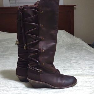 OTBT faux leather Sherpa lined wedge heel boots.